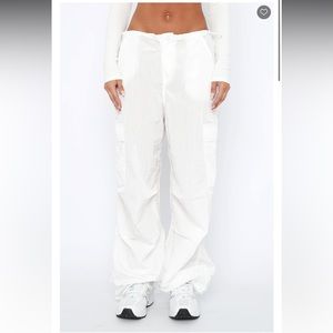NEVER WORN White Cargo Pants | White Fox Boutique